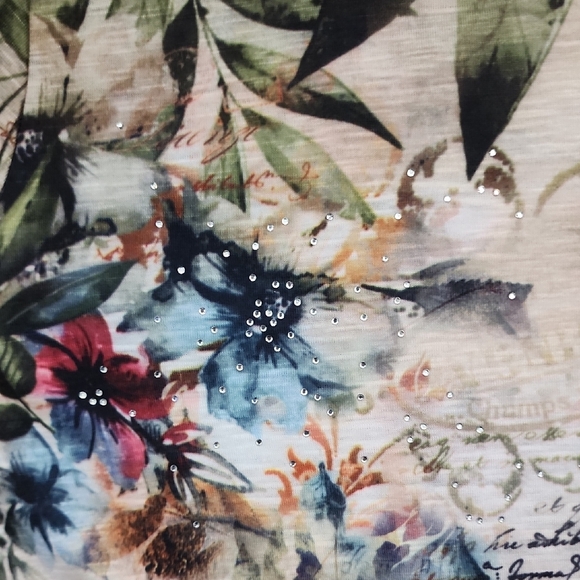 Time and Tru Floral Tunic Top in Cream Multi - Picture 3 of 7